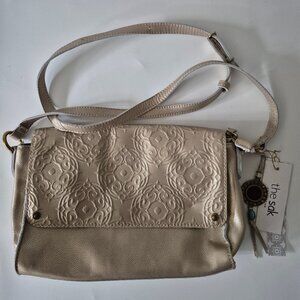 The Sak Ojai Crossbody Bag Gold Leather Embossed Flap Purse Handbag Pockets. New